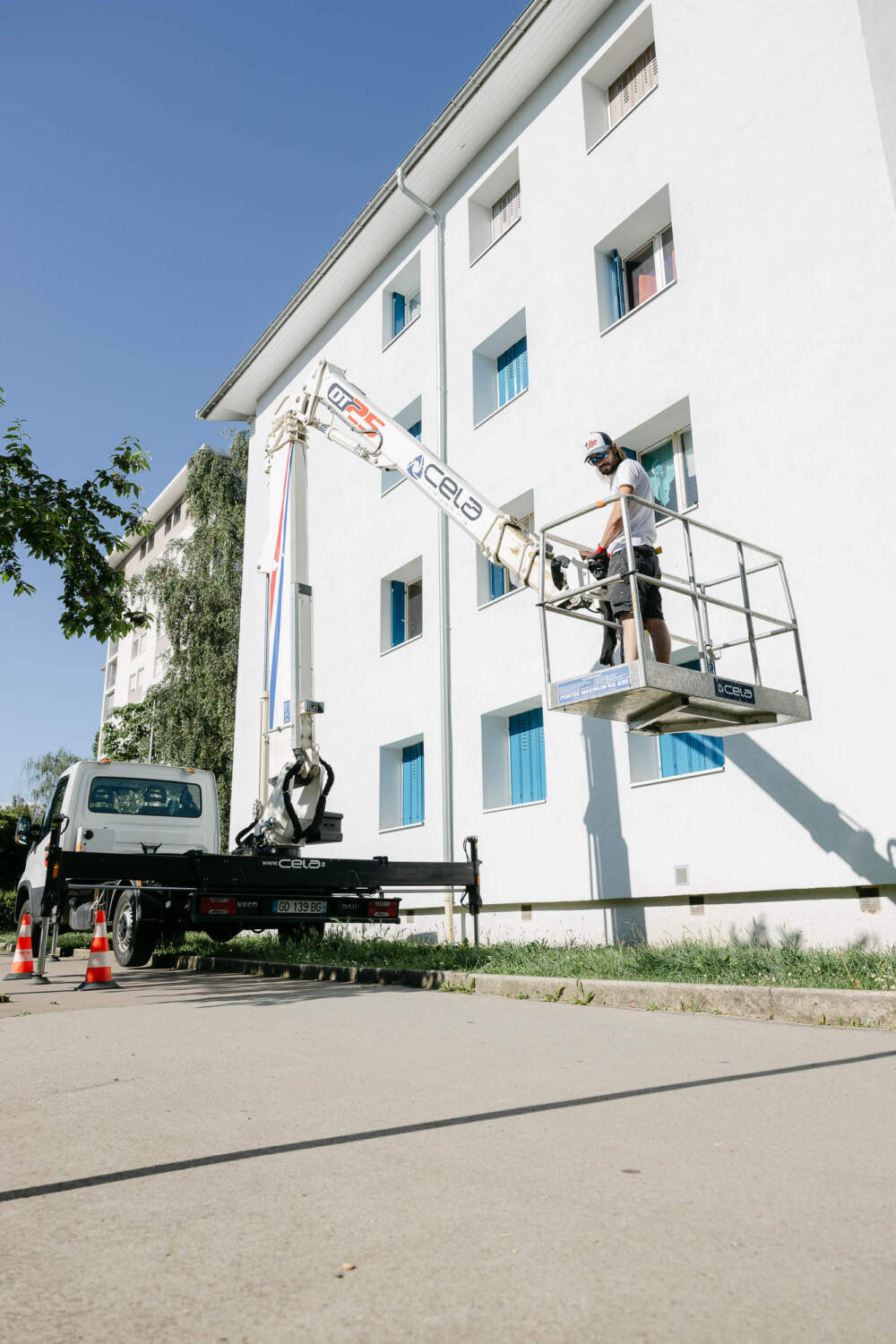 Travaux sur façade avec nacelle