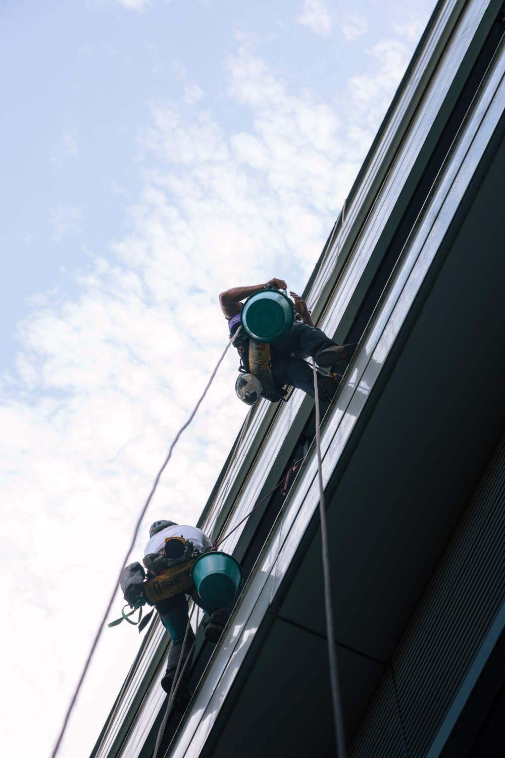 Travaux de peinture et nettoyage dans le vide en conditions extrêmes