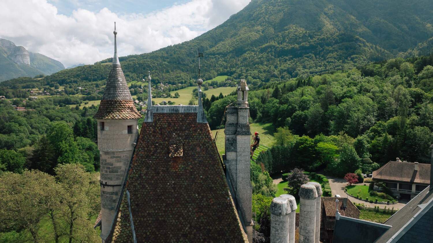 Entretien de la façade du château de Menthon à Annecy